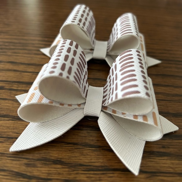 SOLD•Shoe Clips - Picture 2 of 3